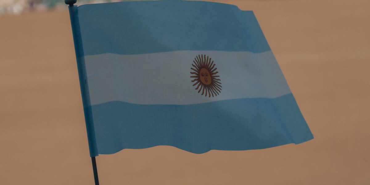 ARGENTINA PROTEGE CONDENADO DO 8/1: País concede asilo político e bloqueia extradição de brasileiro