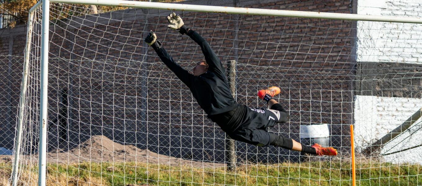 🏥 CÁSSIO FORA EM 2026: Goleiro do Cruzeiro sofre lesão multiligamentar no joelho e vai à cirurgia — recuperação de 8 a 9 meses