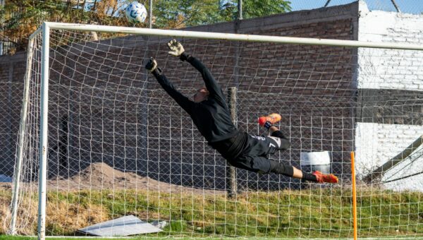 🏥 CÁSSIO FORA EM 2026: Goleiro do Cruzeiro sofre lesão multiligamentar no joelho e vai à cirurgia — recuperação de 8 a 9 meses