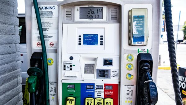 ⛽ GOVERNO AUTUA VIBRA, IPIRANGA E RAÍZEN: Distribuidoras Têm 48h Para Explicar Alta Suspeita nos Combustíveis