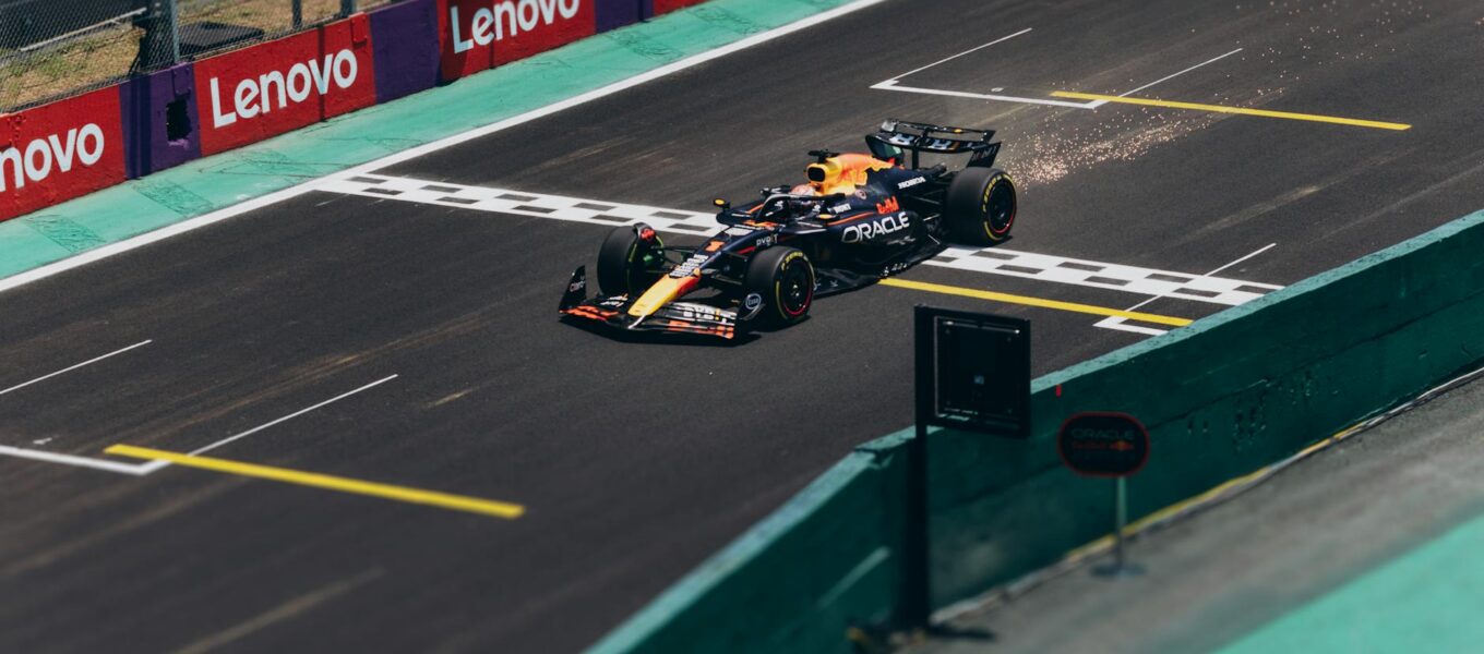 🏎️ RUSSELL DOMINA NA CHINA: Mercedes faz dobradinha no TL1 e parte favorita para GP — Bortoleto é 12º pela Audi
