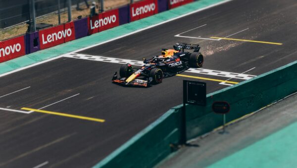 🏎️ RUSSELL DOMINA NA CHINA: Mercedes faz dobradinha no TL1 e parte favorita para GP — Bortoleto é 12º pela Audi