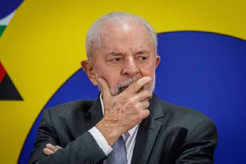LULA DESISTE DA POSSE DE KAST: Presidente cancela viagem ao Chile após convite a Flávio e Eduardo Bolsonaro