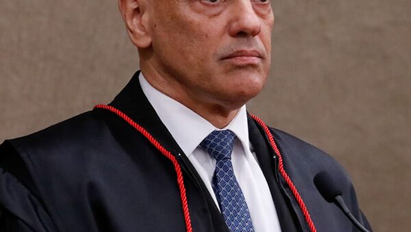 Mensagens revelam como Moraes e Vorcaro se comunicavam; ministro do STF fica sem saída