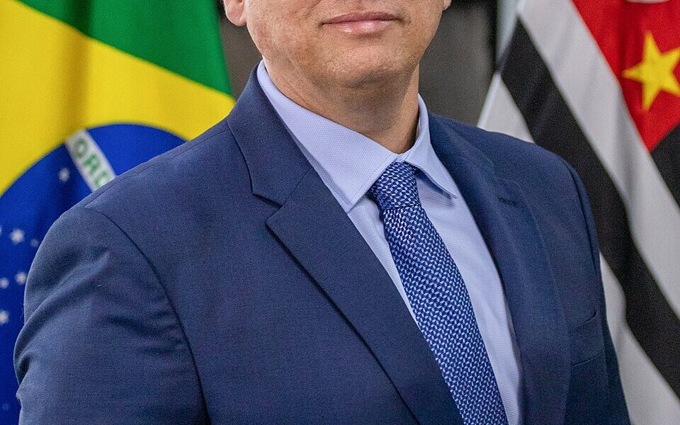 Tarcísio descarta ‘3ª via’ e joga a real: ‘2026 é Lula x Flávio’ — direita se une e PT entra em pânico