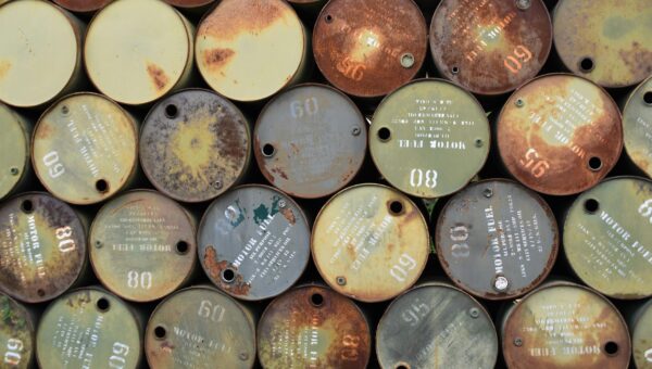 🛢️ PUTIN É O GRANDE VENCEDOR DA GUERRA NO IRÃ: Petróleo a US$ 100 reabastece Moscou enquanto EUA esgotam arsenal