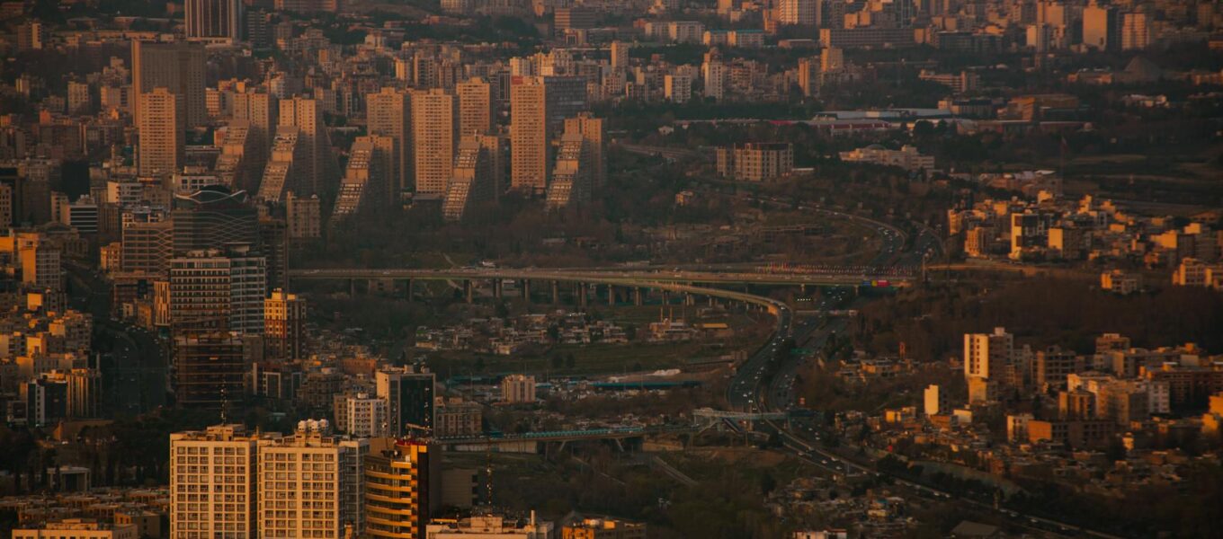 GUERRA NO IRÃ AFETA ECONOMIA BRASILEIRA: Petróleo sobe 35% em um mês e ameaça inflação e corte da Selic