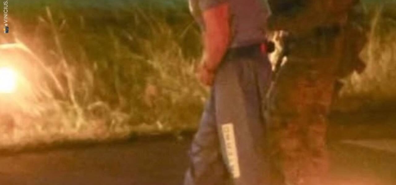 📸 VORCARO ALGEMADO E ESCOLTADO: Fotos Exclusivas da Transferência Noturna para a PF — Banqueiro de Chinelo e Autoridades Aguardam Delação