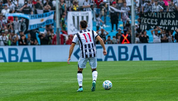 ⚽ NEYMAR DETONA ÁRBITRO E NIKOLAS ENTRA NA JOGADA: ‘Juiz Acordou Meio de Chico’ — Web Explode