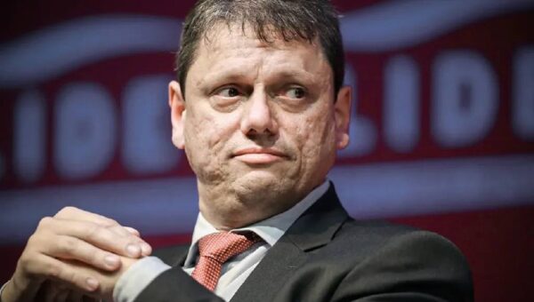 Tarcísio Valoriza a Segurança: SP Garante Reajuste Salarial para as Polícias