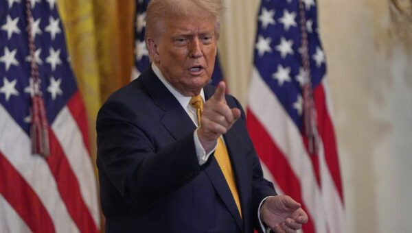 TRUMP DESAFIA OTAN: O Mundo Precisa de Coragem Contra a Agressão